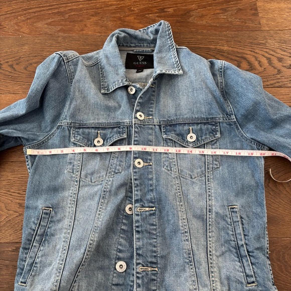 GUESS Oversized Trucker Medium Wash Blue Denim Jacket - Picture 8 of 10